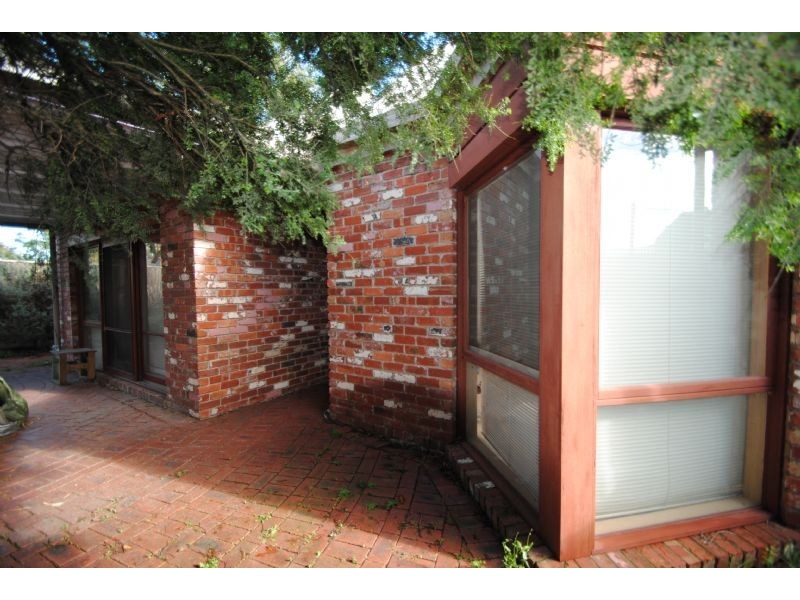 2/24 Highview Grove, Burwood East VIC 3151