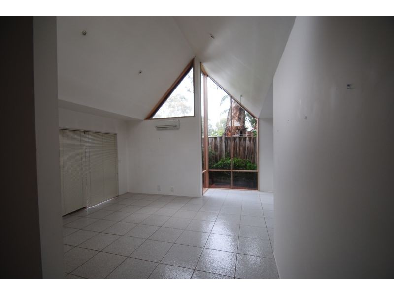 2/24 Highview Grove, Burwood East VIC 3151