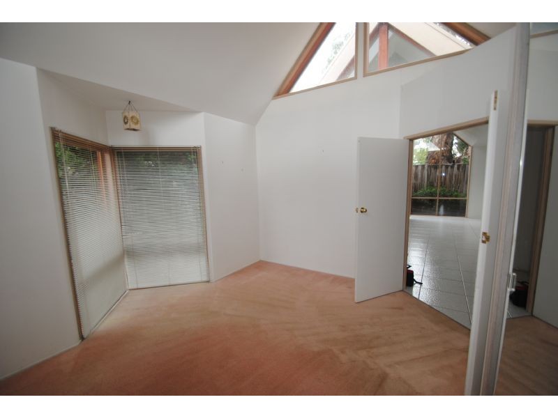 2/24 Highview Grove, Burwood East VIC 3151