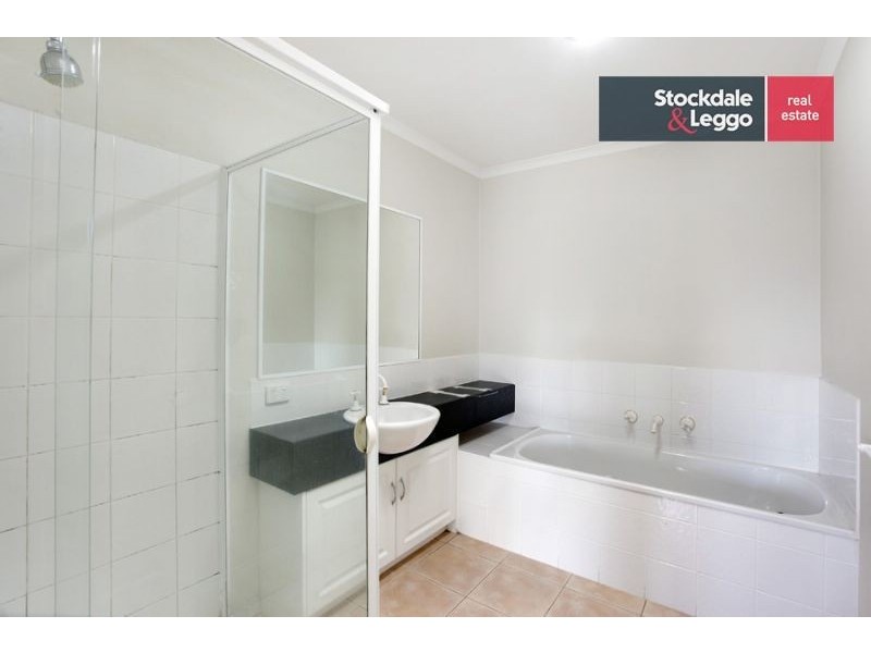 1/2 McKelvie Court, Glen Waverley VIC 3150