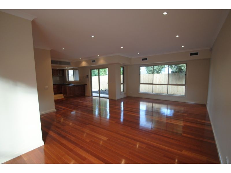 2/22 Roberts Street, Glen Waverley VIC 3150