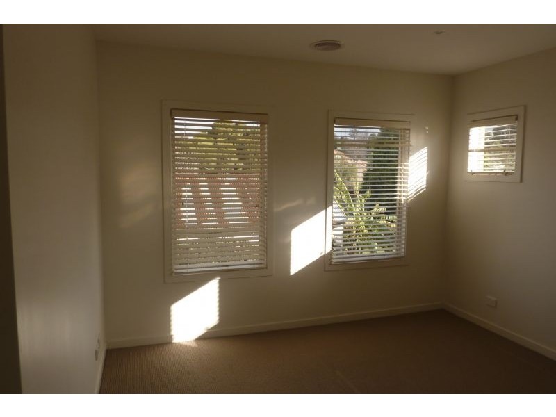 2/79 Middleborough Road, Burwood East VIC 3151