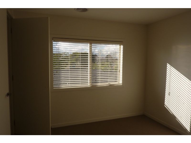 2/79 Middleborough Road, Burwood East VIC 3151