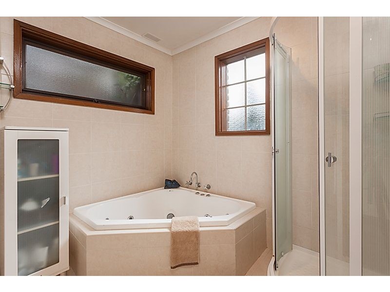 1 Garnett Road, Wheelers Hill VIC 3150