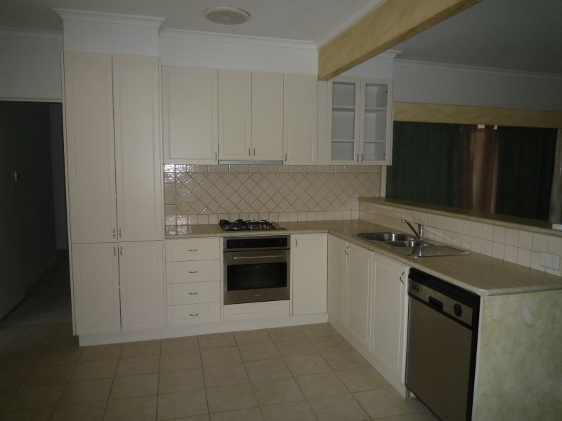 32 Folkestone Road, Glen Waverley VIC 3150