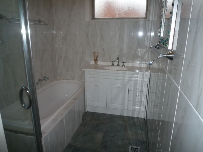 32 Folkestone Road, Glen Waverley VIC 3150