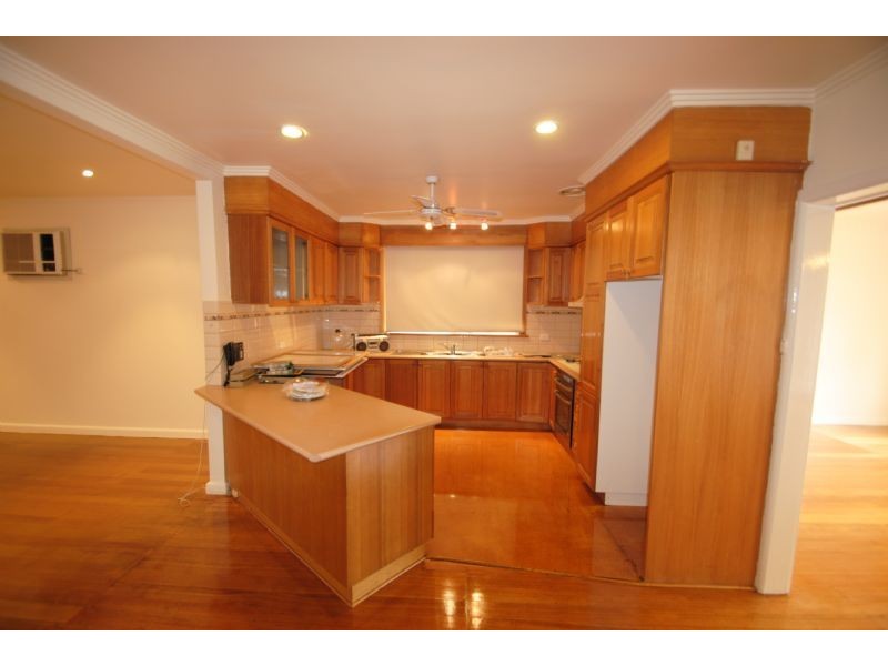 27 St Clair Crescent, Mount Waverley VIC 3149