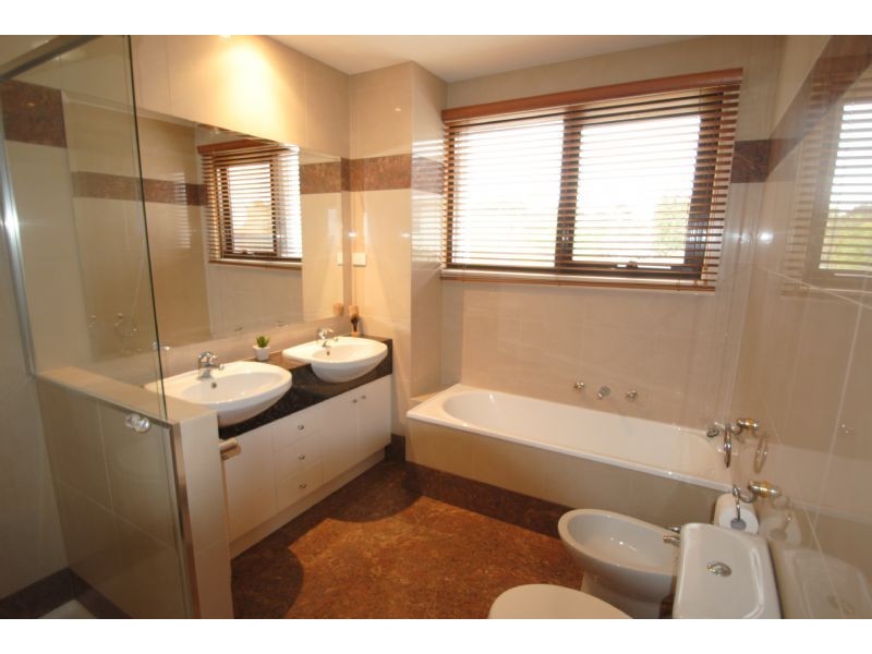 35 Kwinana Street, Glen Waverley VIC 3150