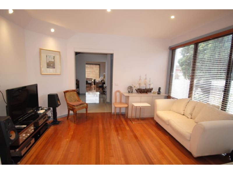 35 Kwinana Street, Glen Waverley VIC 3150