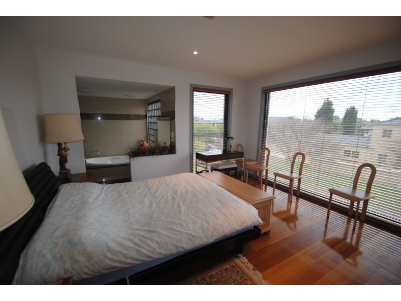 35 Kwinana Street, Glen Waverley VIC 3150