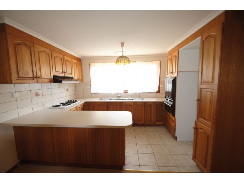 1/32 Tourmaline Crescent, Wheelers Hill VIC 3150