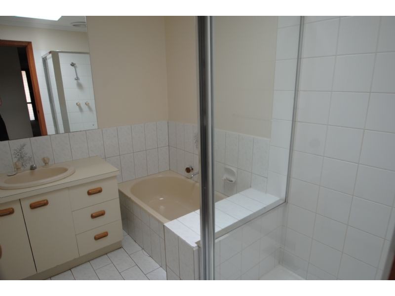 1/32 Tourmaline Crescent, Wheelers Hill VIC 3150