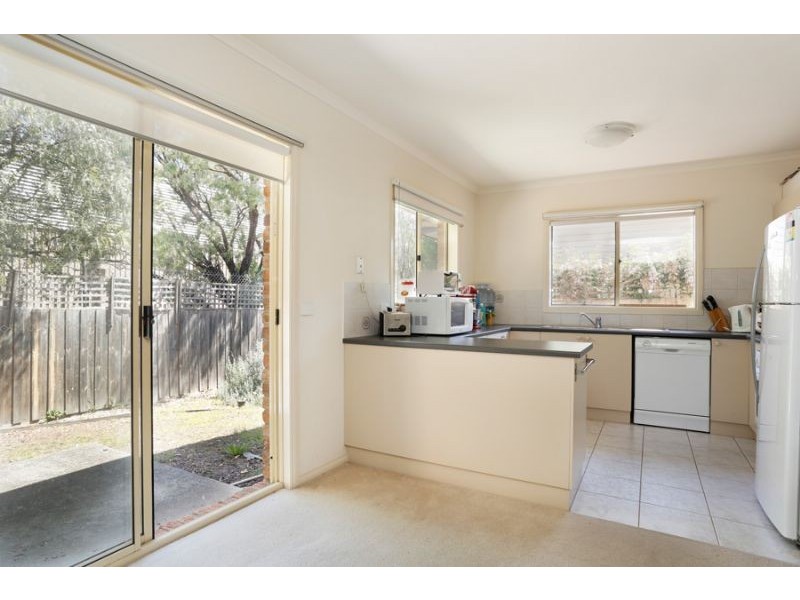 2/3 Jordan Grove, Glen Waverley VIC 3150