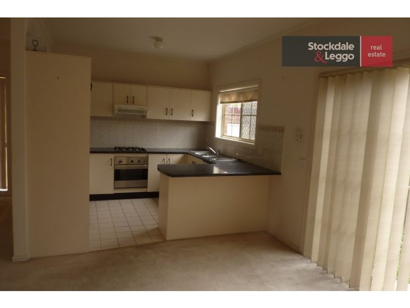 2/2 Renown Street, Burwood VIC 3125