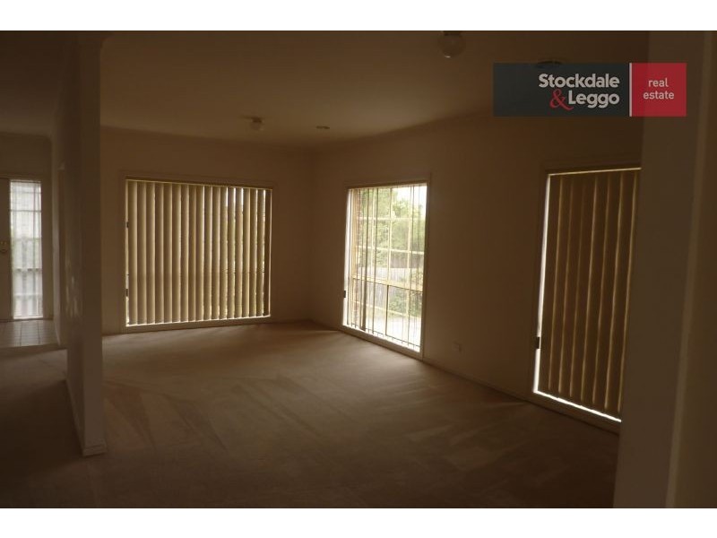 2/2 Renown Street, Burwood VIC 3125