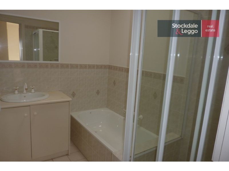 2/2 Renown Street, Burwood VIC 3125