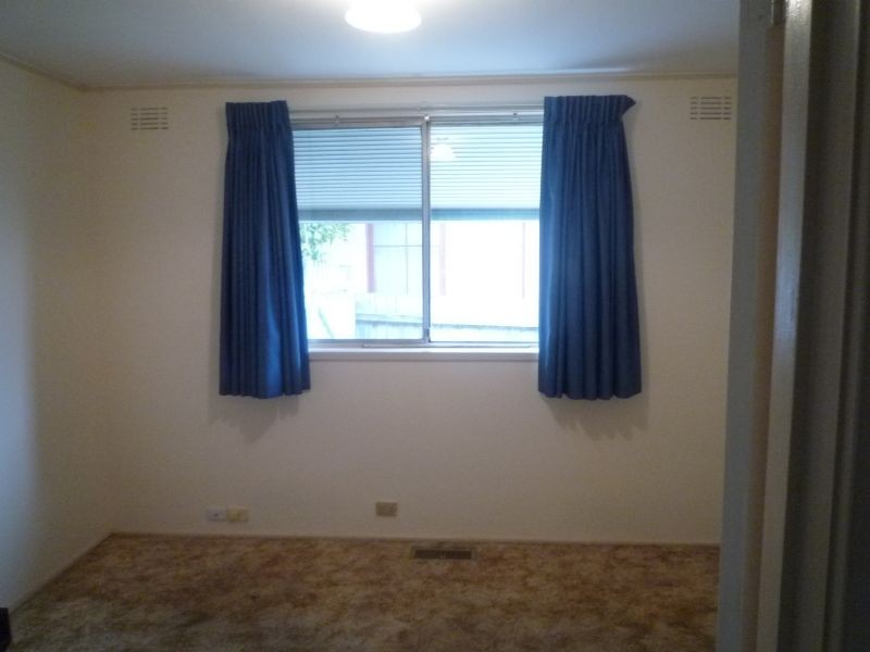 28 Hilltop Crescent, Burwood East VIC 3151