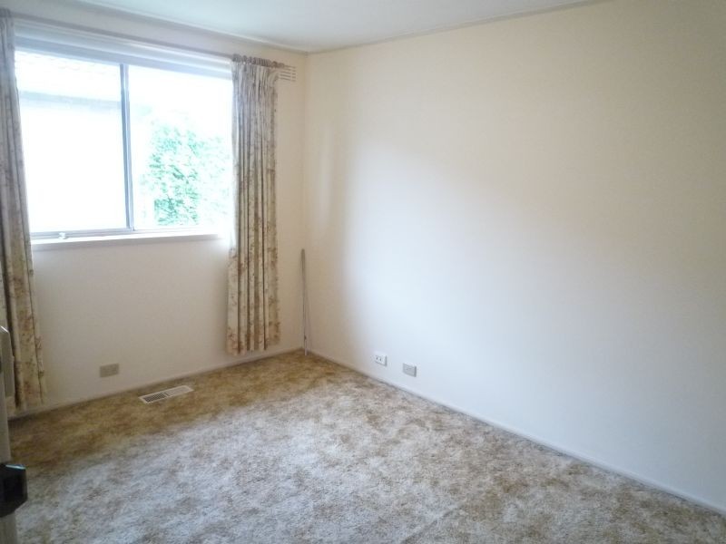 28 Hilltop Crescent, Burwood East VIC 3151