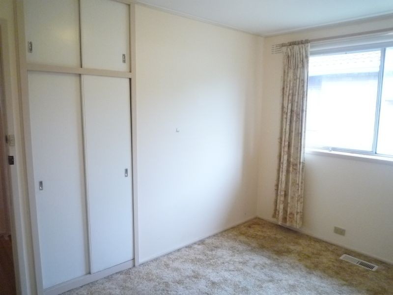 28 Hilltop Crescent, Burwood East VIC 3151