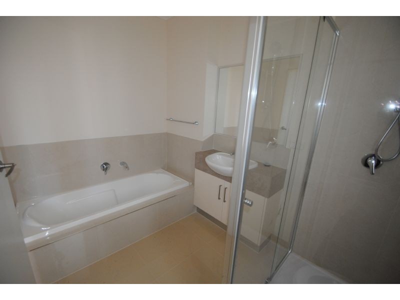 2/29 Mountain Ash Avenue, Ashwood VIC 3147