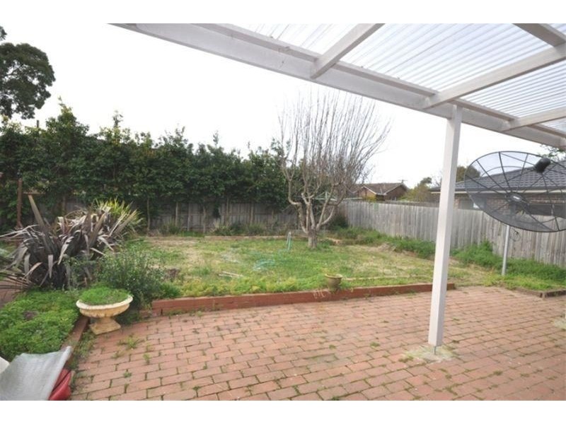15 Highview Grove, Burwood East VIC 3151