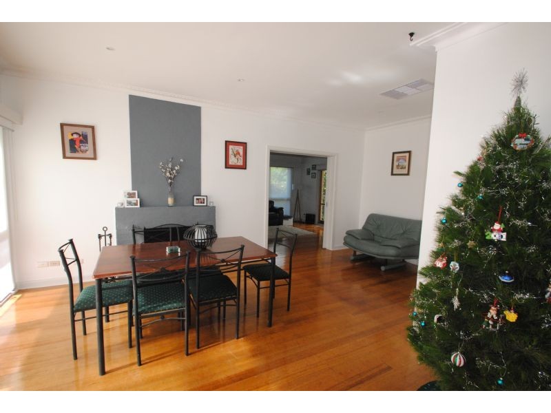 18 St Clair Crescent, Mount Waverley VIC 3149