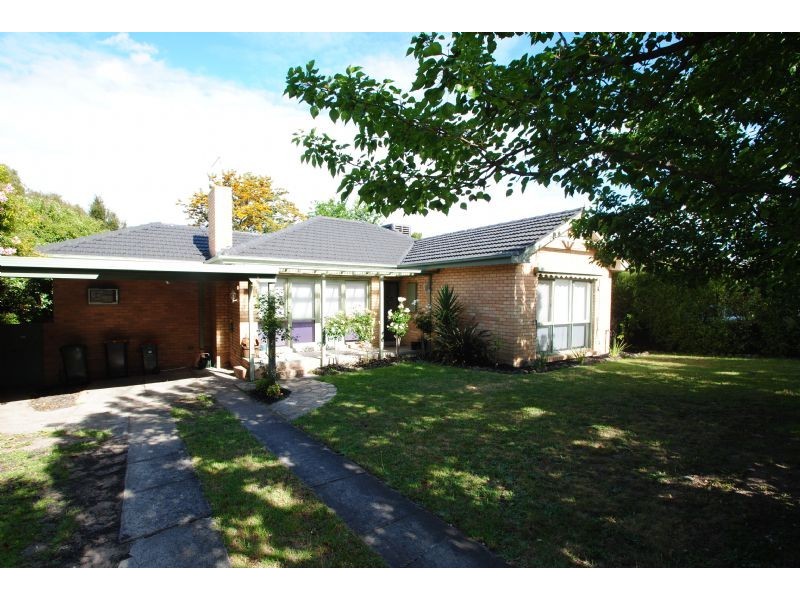 18 St Clair Crescent, Mount Waverley VIC 3149