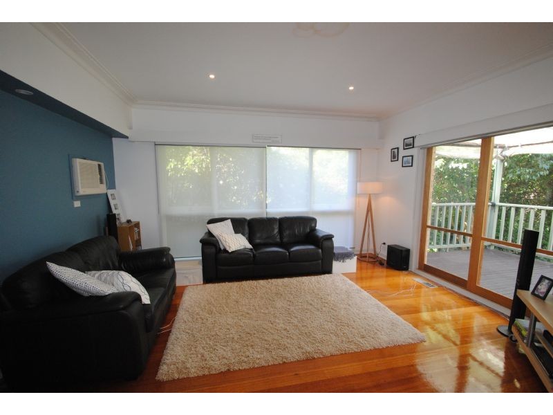 18 St Clair Crescent, Mount Waverley VIC 3149