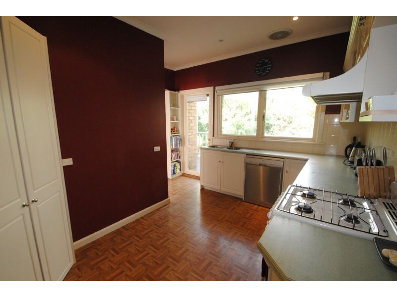18 St Clair Crescent, Mount Waverley VIC 3149