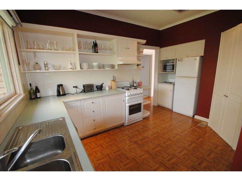 18 St Clair Crescent, Mount Waverley VIC 3149