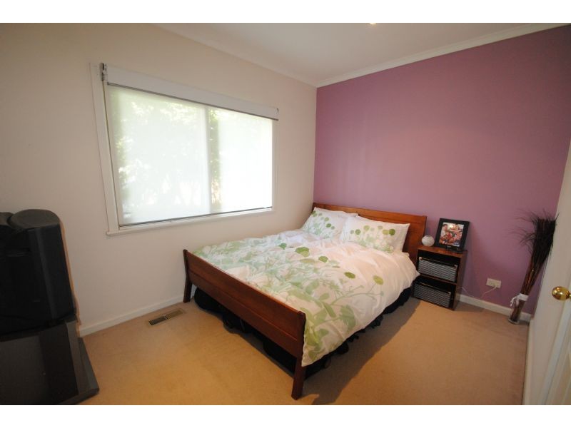18 St Clair Crescent, Mount Waverley VIC 3149