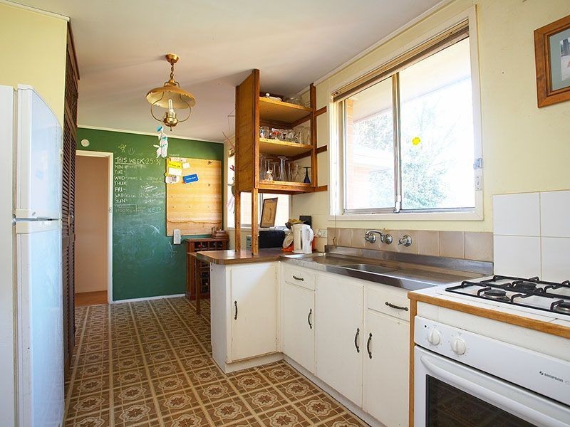 16 Tamala Avenue, Notting Hill VIC 3168