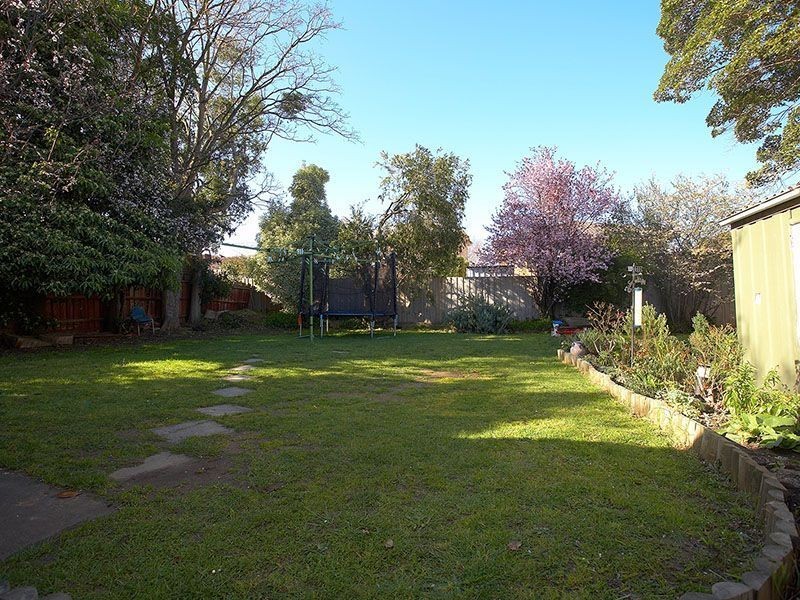 16 Tamala Avenue, Notting Hill VIC 3168