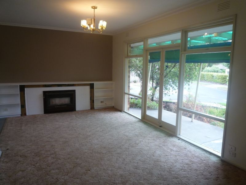 1 Fulton Crescent, Burwood VIC 3125