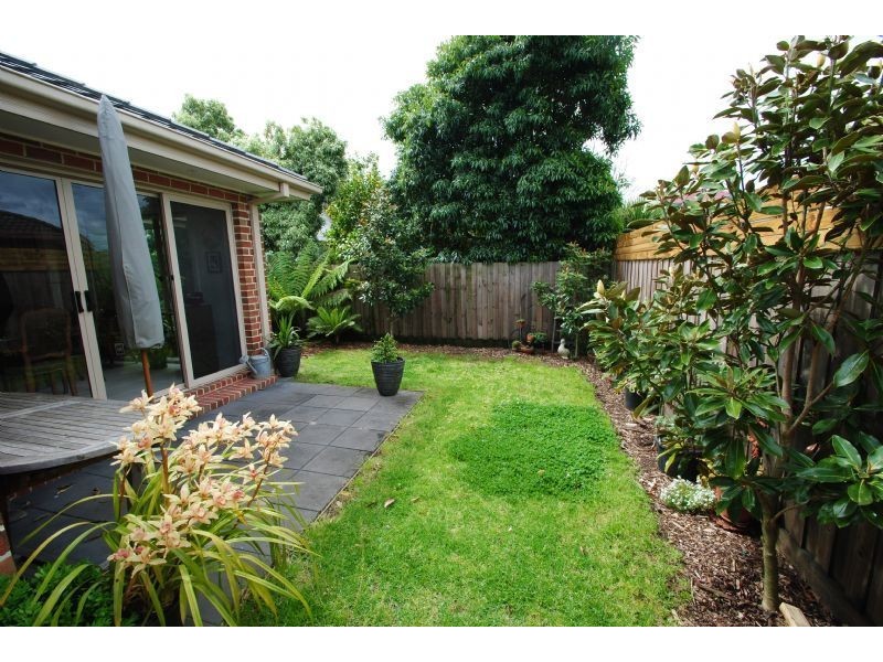 2/20 Palmbeach Crescent, Mount Waverley VIC 3149