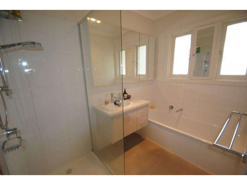 25 Ian Grove, Mount Waverley VIC 3149