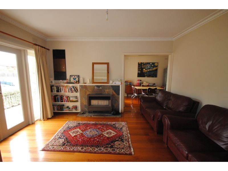 25 Ian Grove, Mount Waverley VIC 3149