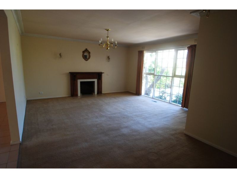 15 Avonhurst Drive, Glen Waverley VIC 3150