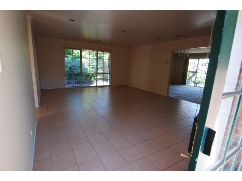 15 Avonhurst Drive, Glen Waverley VIC 3150