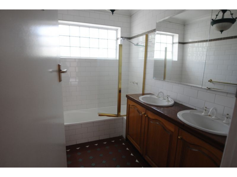 15 Avonhurst Drive, Glen Waverley VIC 3150