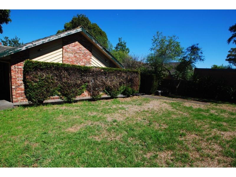 15 Avonhurst Drive, Glen Waverley VIC 3150