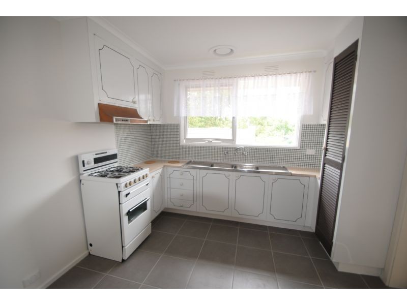 2/40 Station Street, Burwood VIC 3125