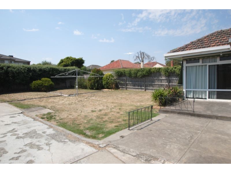 27 Wallace Road, Burwood VIC 3125