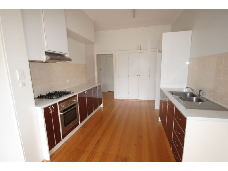 27 Wallace Road, Burwood VIC 3125