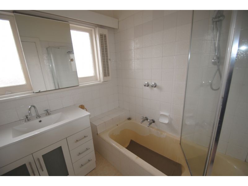 27 Wallace Road, Burwood VIC 3125