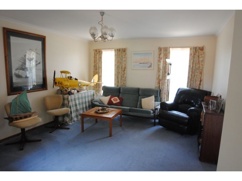 37 The Deviation, Wheelers Hill VIC 3150