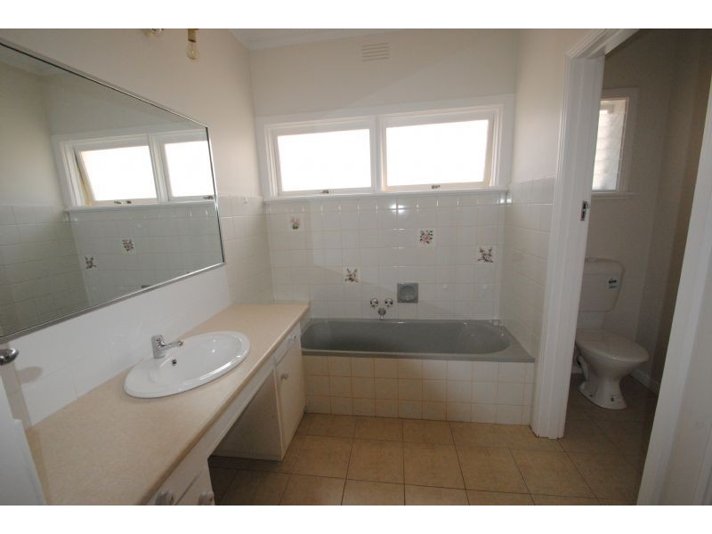 2 Gloucester Street, Mount Waverley VIC 3149