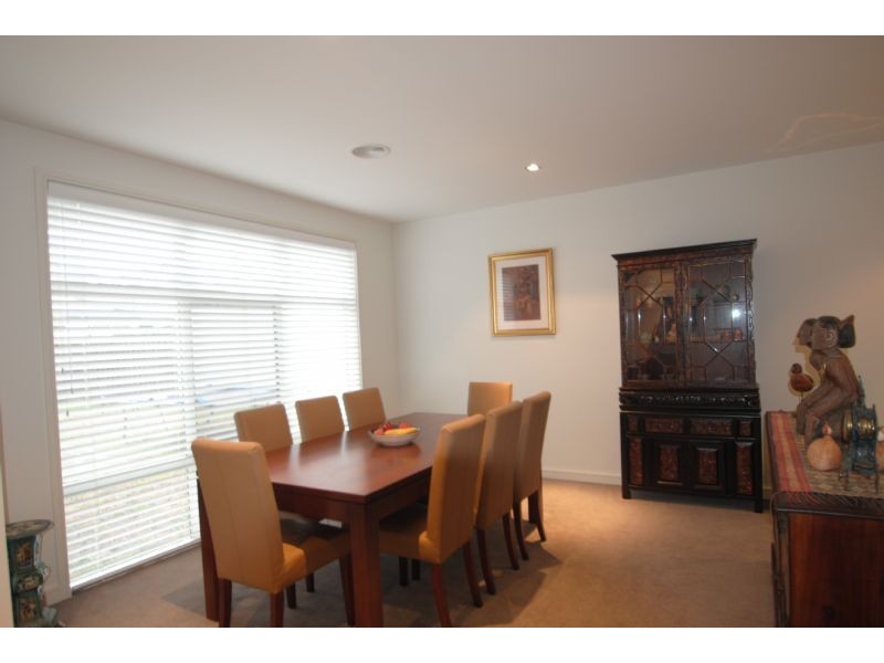 2 Cooley Lane, Mulgrave VIC 3170