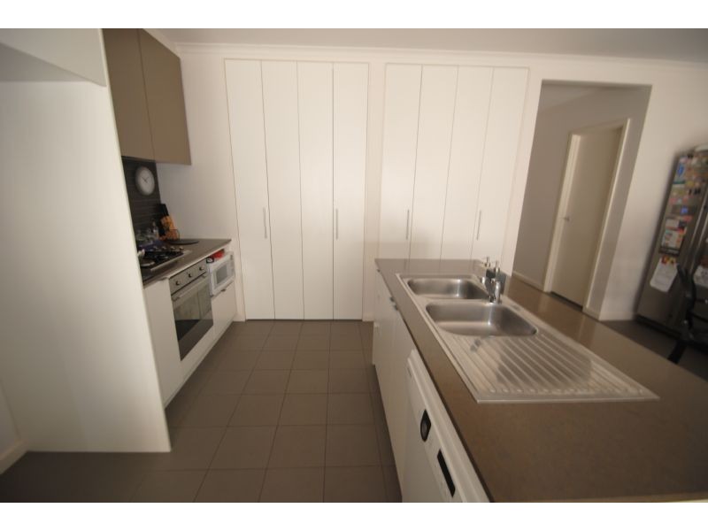 25 Edgbaston Way, Mulgrave VIC 3170