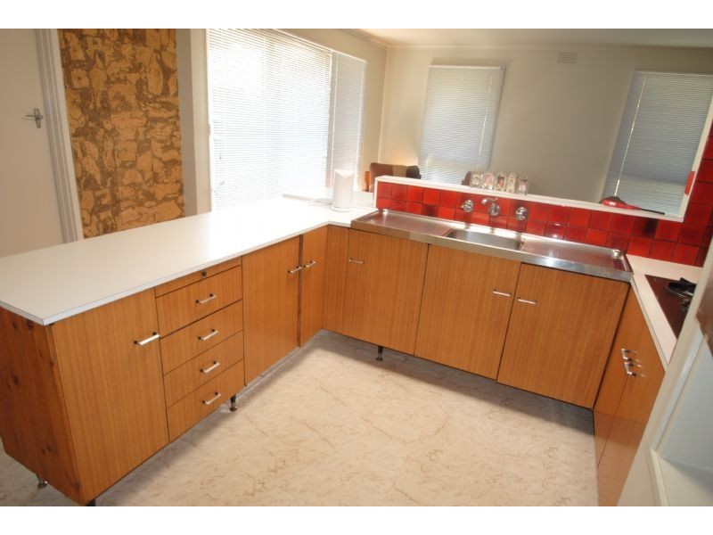 8 Glenwood Avenue, Glen Waverley VIC 3150